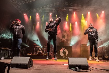 Party gegen Rechts - Antilopen Gang: Live-Bilder der Deutsch-Rapper beim Jamel rockt den Förster 2018 