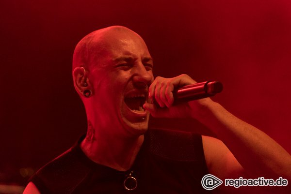 Im Schatten - Düster: Bilder von Model Kaos live beim Black Castle Festival 2018 