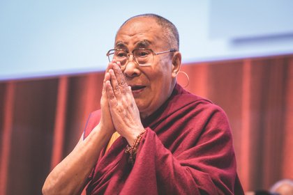 Für die Gewaltlosigkeit - Der Dalai Lama in Darmstadt: Bilder des Gesprächs mit Friedensnobelpreisträgern 