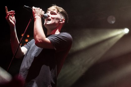 Junger Newcomer - Angesagt: Fotos von Tom Gregory live beim Reeperbahn Festival 2018 