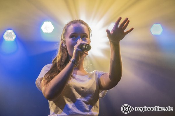 Von Bergen nach Hamburg - Sigrid: Live-Bilder der norwegischen Sängerin beim Reeperbahn Festival 2018 