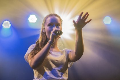 Von Bergen nach Hamburg - Sigrid: Live-Bilder der norwegischen Sängerin beim Reeperbahn Festival 2018 