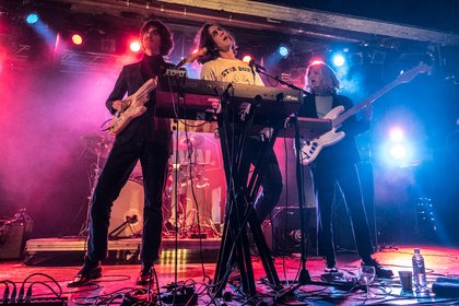 "Wie eine bunte Disco-Party auf Acid" - Tanzbar: Live-Bilder von Parcels beim Reeperbahn Festival 2018 