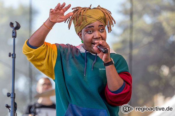 Afro-Fusion - Lebensfroh: Bilder von Yvonne Mwale live beim Altstadtfest Frankfurt 