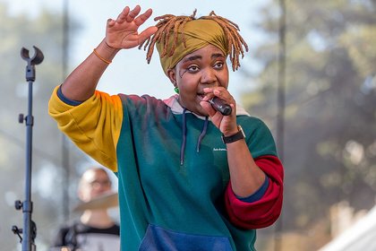 Afro-Fusion - Lebensfroh: Bilder von Yvonne Mwale live beim Altstadtfest Frankfurt 