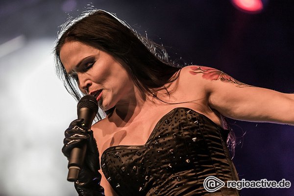 Stählerne nordische Symphonie - Tarja und Stratovarius bringen metallische Herbstgefühle in die Batschkapp Frankfurt 