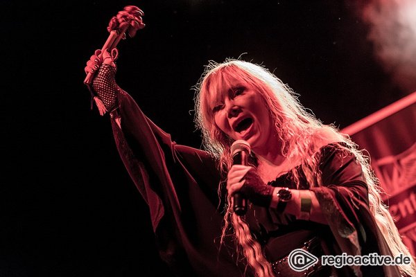 Mythisch und mittelalterlich - Live-Fotos von Serpentyne als Support von Tarja & Stratovarius in Frankfurt 