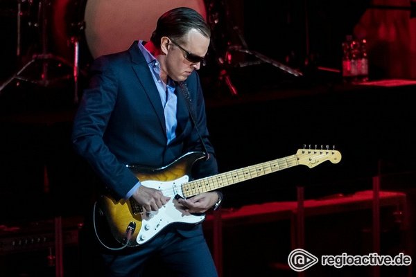 Gitarreneleganz - Cool Blues: Live-Fotos von Joe Bonamassa in der SAP Arena Mannheim 