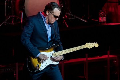 Gitarreneleganz - Cool Blues: Live-Fotos von Joe Bonamassa in der SAP Arena Mannheim 