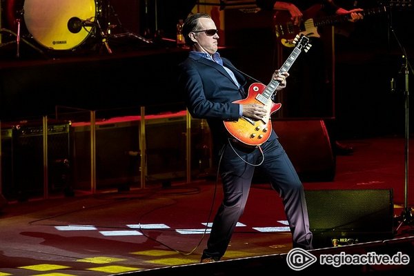 Beinahe schon zu rund - Joe Bonamassa liefert in der Mannheimer SAP-Arena eine Lehrstunde im Bluesrock 