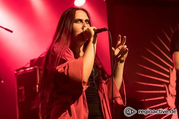 Düster und atmosphärisch - Ignea: Live-Fotos der Ukrainer bei der Female Metal Voices Tour 2018 in Mannheim 