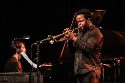 Erwartungen erfüllt - Lyrik und Leidenschaft: Ambrose Akinmusire live bei Enjoy Jazz 2018 in Ludwigshafen 