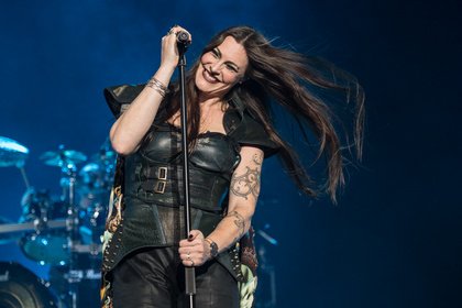 Voll dabei - In Leder: Live-Fotos von Nightwish in der Barclaycard Arena Hamburg 