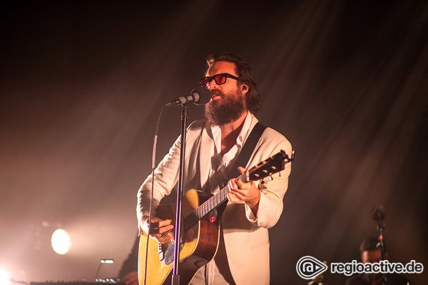 (Where's the) real emotion, baby? - Father John Misty lässt in Darmstadt Lebendigkeit vermissen 