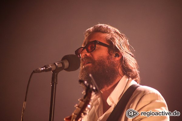 Mit Rauschebart - Ironisch: Live-Bilder von Father John Misty in der Centralstation Darmstadt 