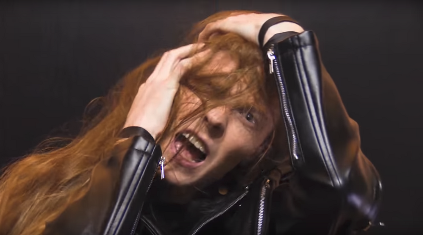 Jared Threatin im Musikvideo zu "Identity"