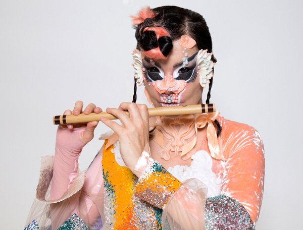Björk tritt 2019 mit einer extravaganten Bühnenshow in New York auf