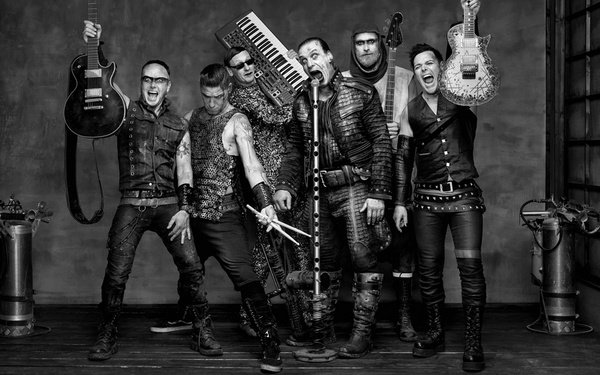 Klavier live auf der Bühne - Rammstein geben Support-Act für die Stadion-Tour bekannt 