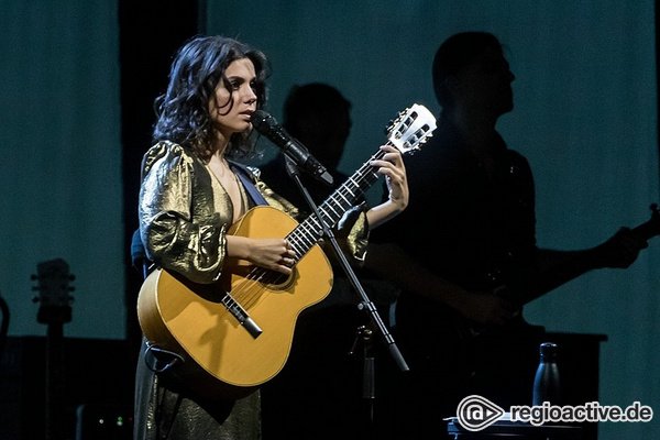 Internationaler Touch - Katie Melua erwärmt in Mannheim die Herzen der Zuschauer 