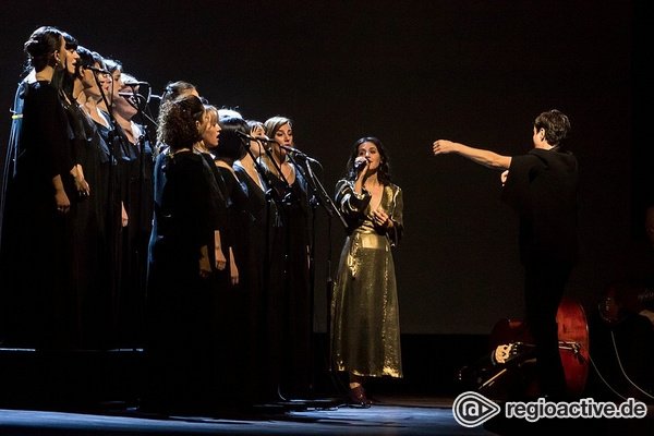 Untrennbar - Georgisch: Bilder von Katie Melua mit dem Gori Women's Choir live in Mannheim 