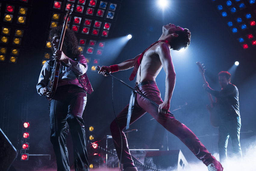 Eine Szene aus Bohemiah Rhapsody mit Gwilym Lee (Brian May), Rami Malek (Freddie Mercury), und Joe Mazzello (John Deacon).