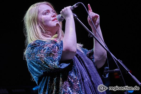 Gefühlvoll - Fotos: Jennifer Rothery & Riccardo Romano als Support von Marillion in Frankfurt 