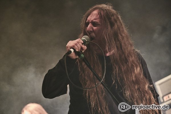 Veteranen - Bilder von Obituary als Vorgruppe von Slayer live in Freiburg 