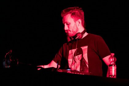 Support mit Energie - Live-Bilder von DJ Jerome als Opener von Scooter in Mannheim 
