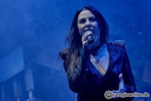 Immer wieder anders - Fotos von Beyond The Black live als Opener von Within Temptation in Frankfurt 