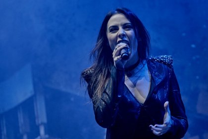 Immer wieder anders - Fotos von Beyond The Black live als Opener von Within Temptation in Frankfurt 