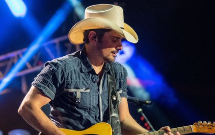 Moderner Country-Rock - Brad Paisley glänzt bei Musik im Park in Schwetzingen mit fabelhafter Spiellaune 