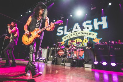 Nach Schrägstrich und verschwörerischem Faden - Slash, Myles Kennedy und The Conspirators liefern in Offenbach ein echtes Hardrockbrett ab 