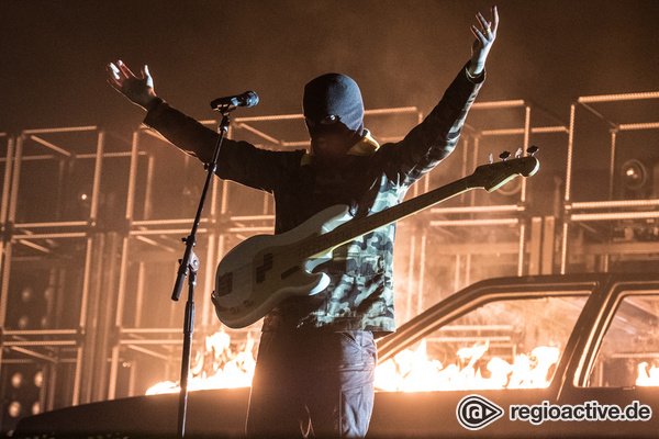 Trendfarbe: gelb - Twenty One Pilots: Fotos der "Bandito"-Tour live in Hamburg 