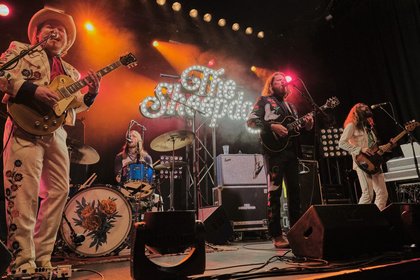 Schafe oder Hunde? - Bilder von The Sheepdogs als Opener der Rival Sons live in Frankfurt 