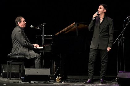 Zurück zu den Wurzeln - Jools Holland & Gäste zelebrieren astreinen Rhythm & Blues im Capitol Mannheim 