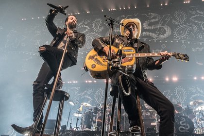 Dynamisches Duo - Wild: Bilder von The BossHoss live in der Barclaycard Arena in Hamburg 