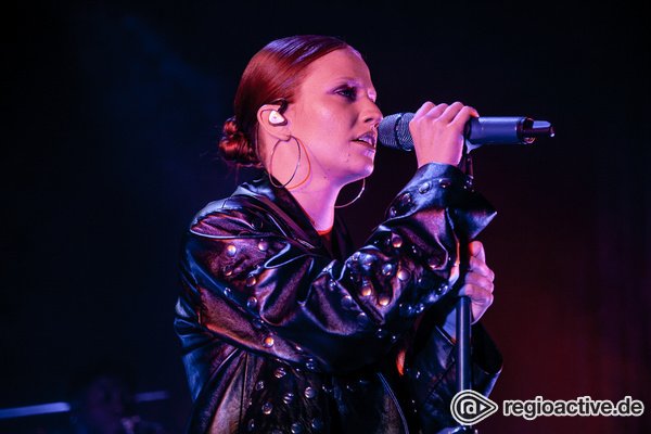 Balladenpower und Pophits - Jess Glynne zeigt im Capitol Offenbach ihre Vielseitigkeit 