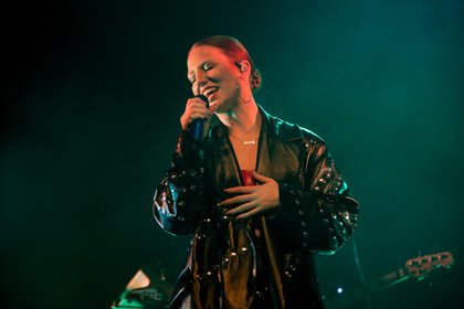 Britische Pop-Sensation - Jess Glynne: Fotos der Sängerin live in Offenbach 