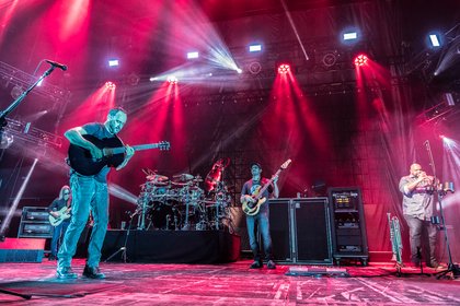 Pure Leidenschaft - Die Dave Matthews Band bietet in Köln ein musikalisches Feuerwerk                    