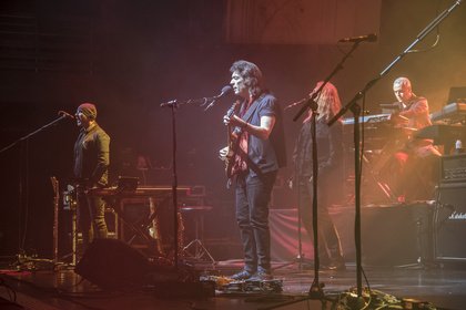 Alte und neue Stücke - Selling England: Live-Bilder von Steve Hackett im Haus Auensee in Leipzig 