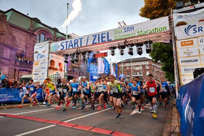 Dem Regen entronnen - SRH Dämmer Marathon 2019: Bilder des Laufevents in Mannheim 