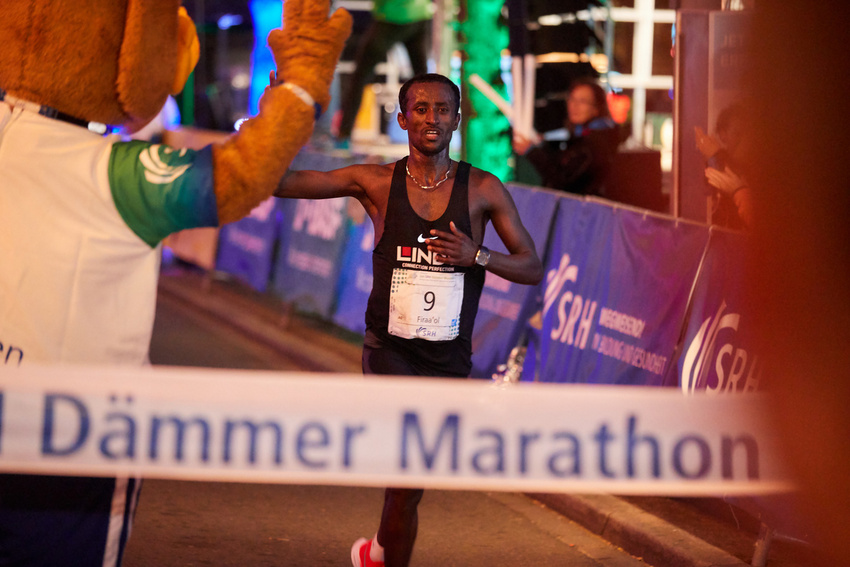 Firaa’ol Eebbisaa Nagahoo siegte im Marathon in 2:23:56