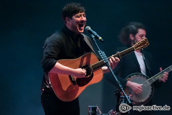 Ein Abend im Zeichen großer Hymnen - Mumford & Sons lassen die Frankfurter Festhalle beben 