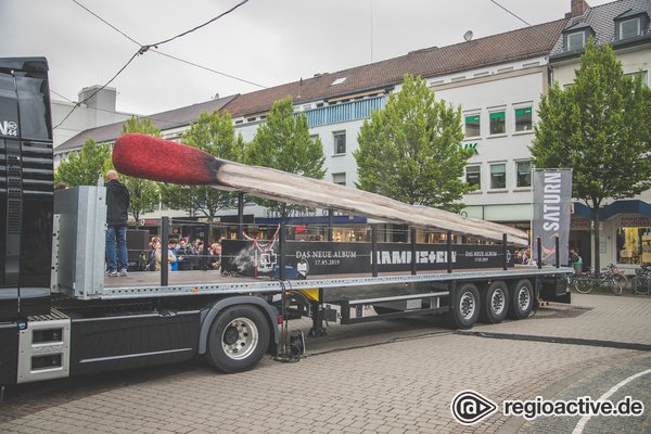 Schweres Geschütz - Streichholz-Attraktion: Bilder des Rammstein-Trucks in Darmstadt 