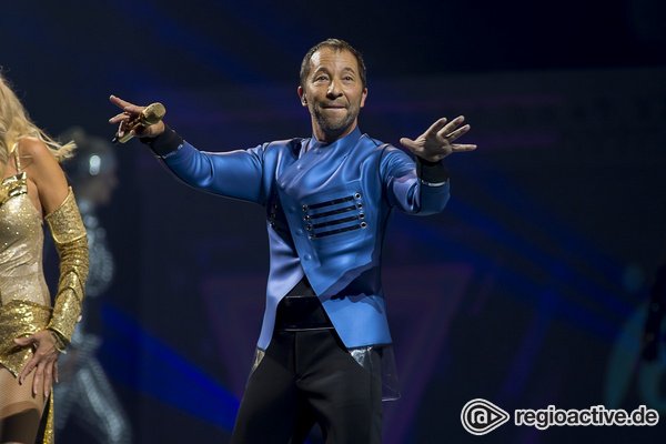 Viele Ebenen - Kunterbunt: Live-Bilder von DJ BoBo in der SAP Arena Mannheim 