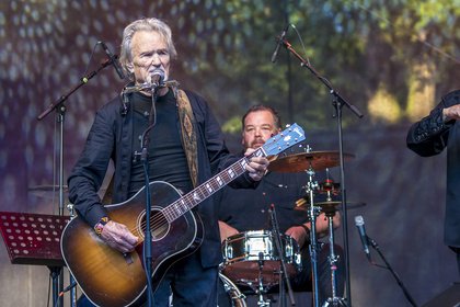 Außergewöhnliche Kombination - Ehrwürdig: Fotos von Kris Kristofferson & The Strangers live in Leipzig 