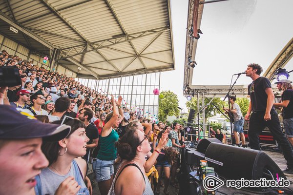 Kurzbesuch aus Köln - Überraschung: Bilder von AnnenMayKantereit live beim Maifeld Derby 2019 