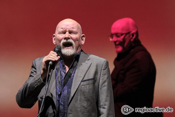 Perfektion mit Abstand - Dead Can Dance bieten in der Alten Oper Frankfurt eine traumhafte Werkschau 