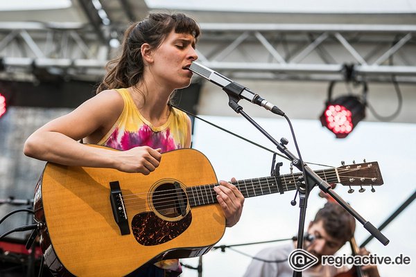 Atmosphärisch - Black Sea Dahu: Fotos der Folkband live beim Maifeld Derby 2019 