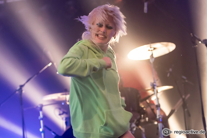 Amly and the Sniffers (live in Mannheim 2019)